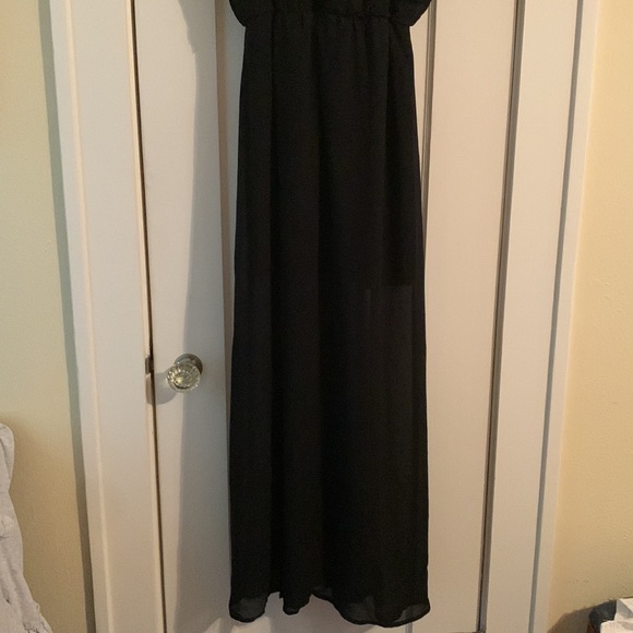 Maxi Dress, Back Cut Out Design, Multi-season, “Mini” slip lining, Boho Chic - Picture 4 of 10